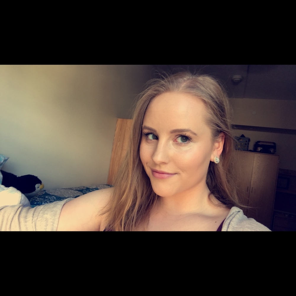 Meet your Posher, Cassandra